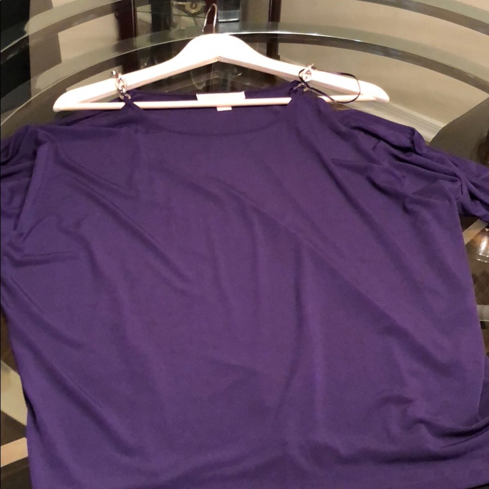 Cold shoulder top